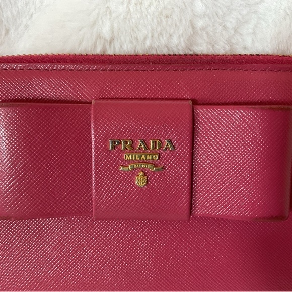 Beautiful Prada Safiano Bow Wallet - Picture 2 of 15
